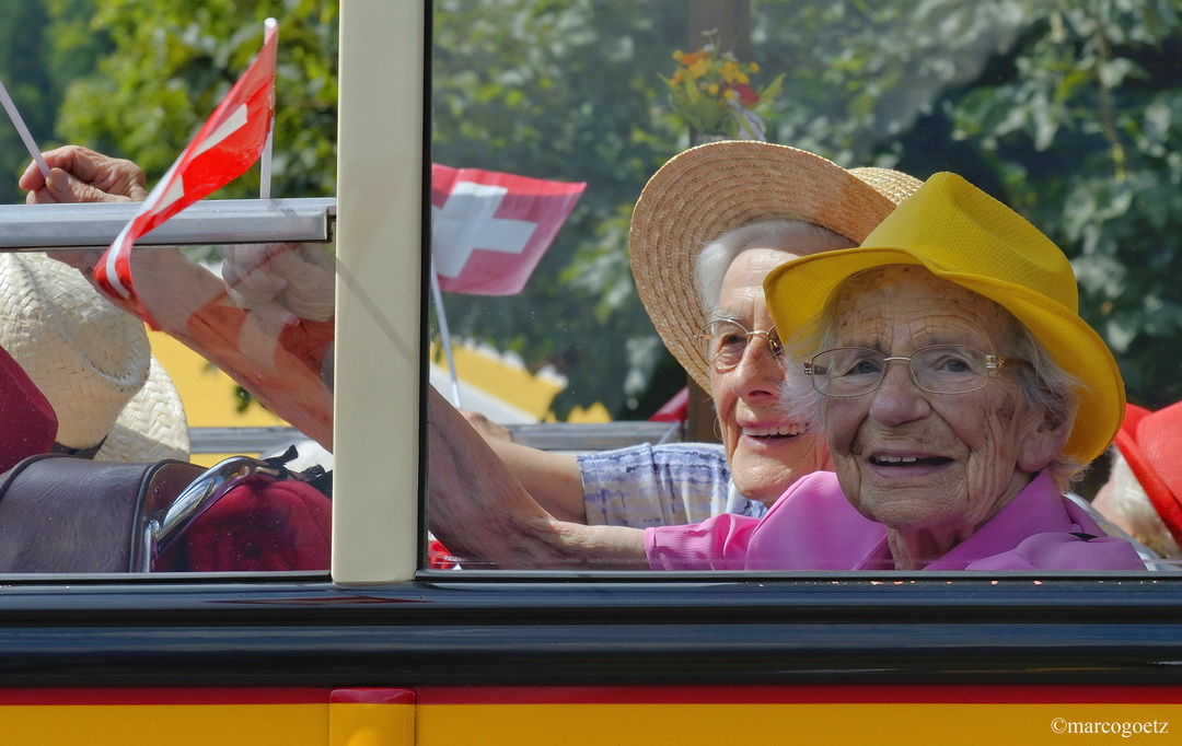 AUSFLUG POSTAUTO INTERLAKEN SWITZERLAND