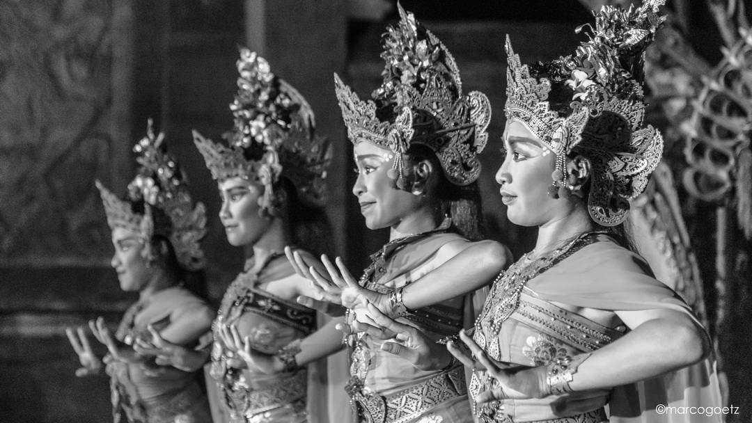 BALINESE DANCE UBUD PALACE BALI INDONESIA