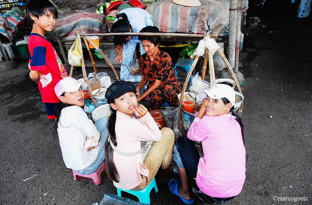 KIDS HAVING LUNCH VUNG TAU VIETNAM