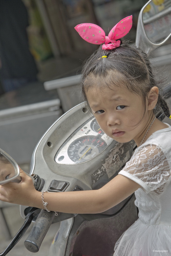 LITTLE TAIWANESE GIRL KEELUNG TAIWAN