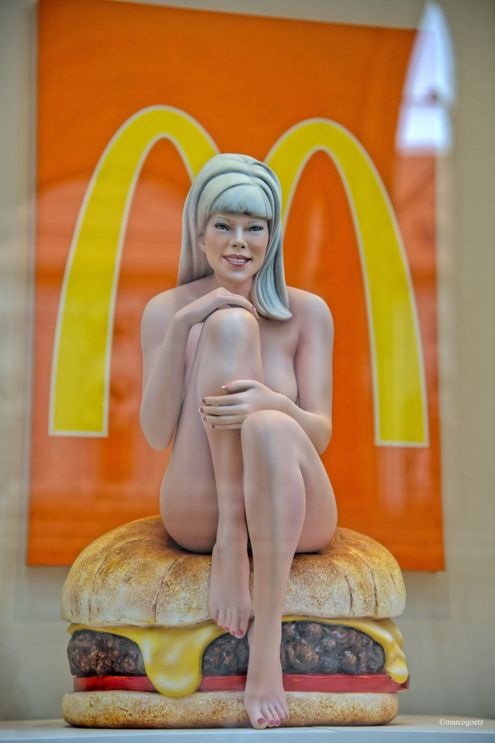 HAMBURGER GIRL MUENCHEN GERMANY