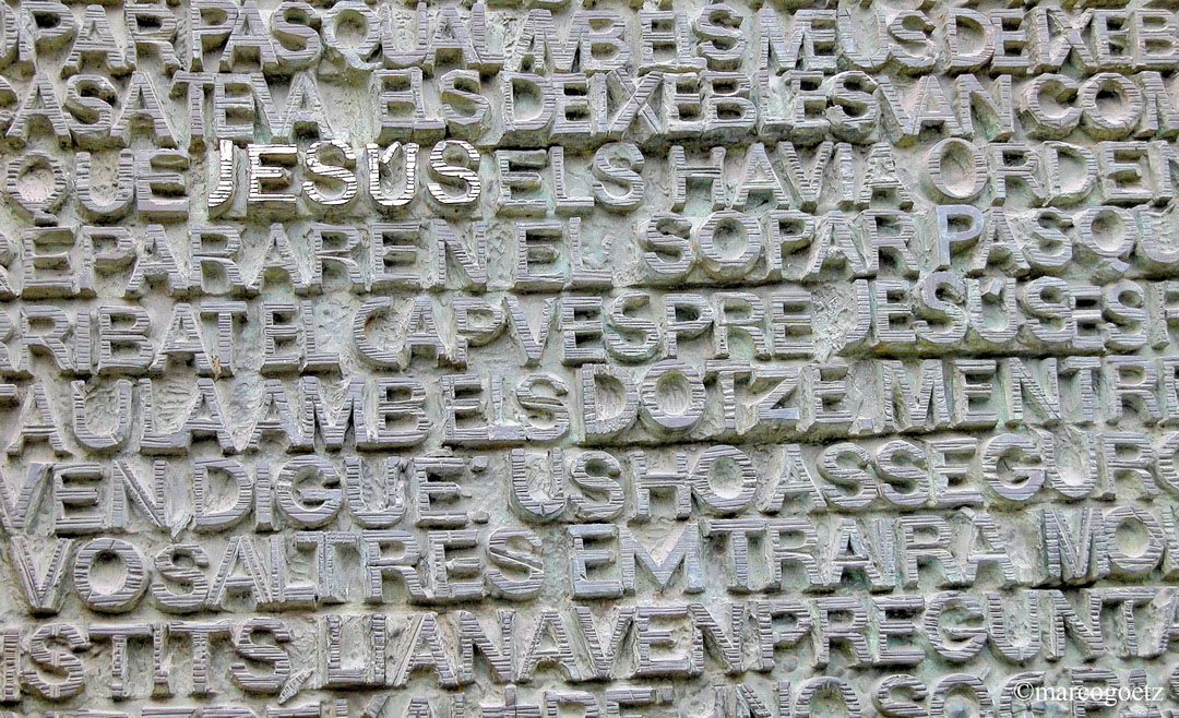 SAGRADA FAMILIA ENTRANCE BARCELONA SPAIN