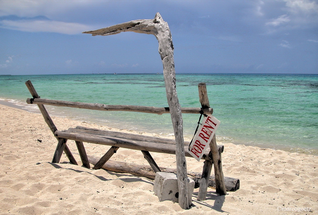 SITZBANK AM MEER COZUMEL MEXIKO