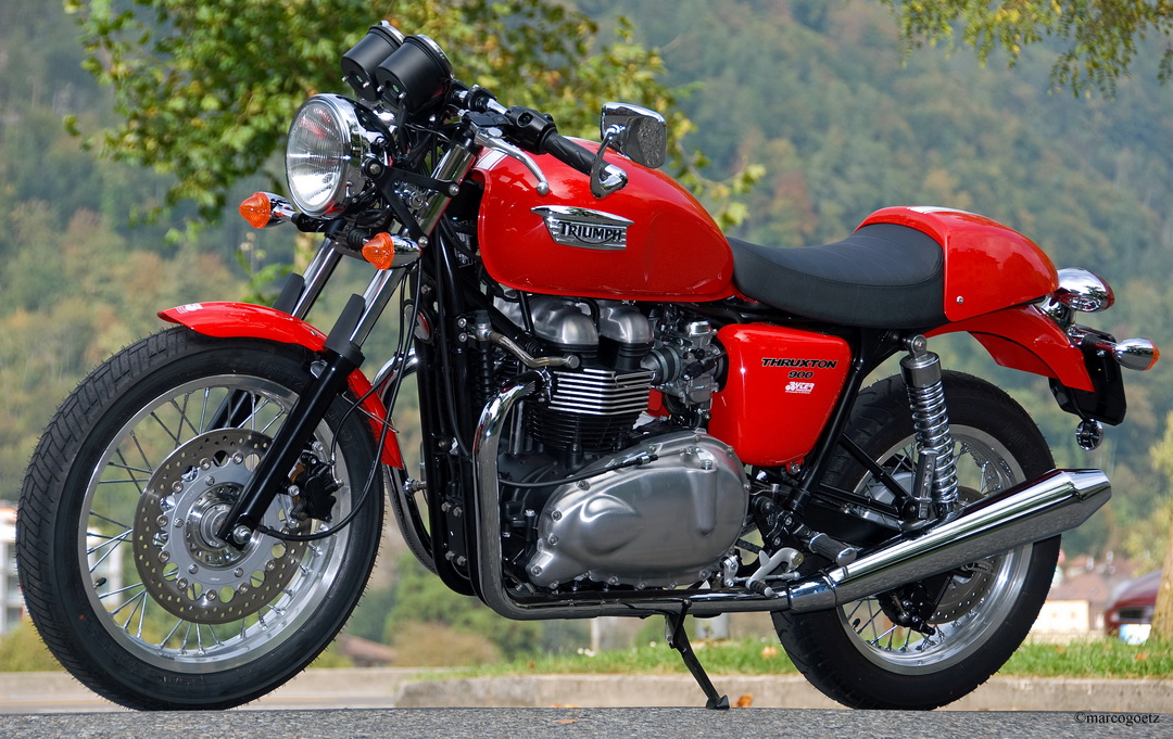 MOTORRAD TRIUMPH THRUXTON 900