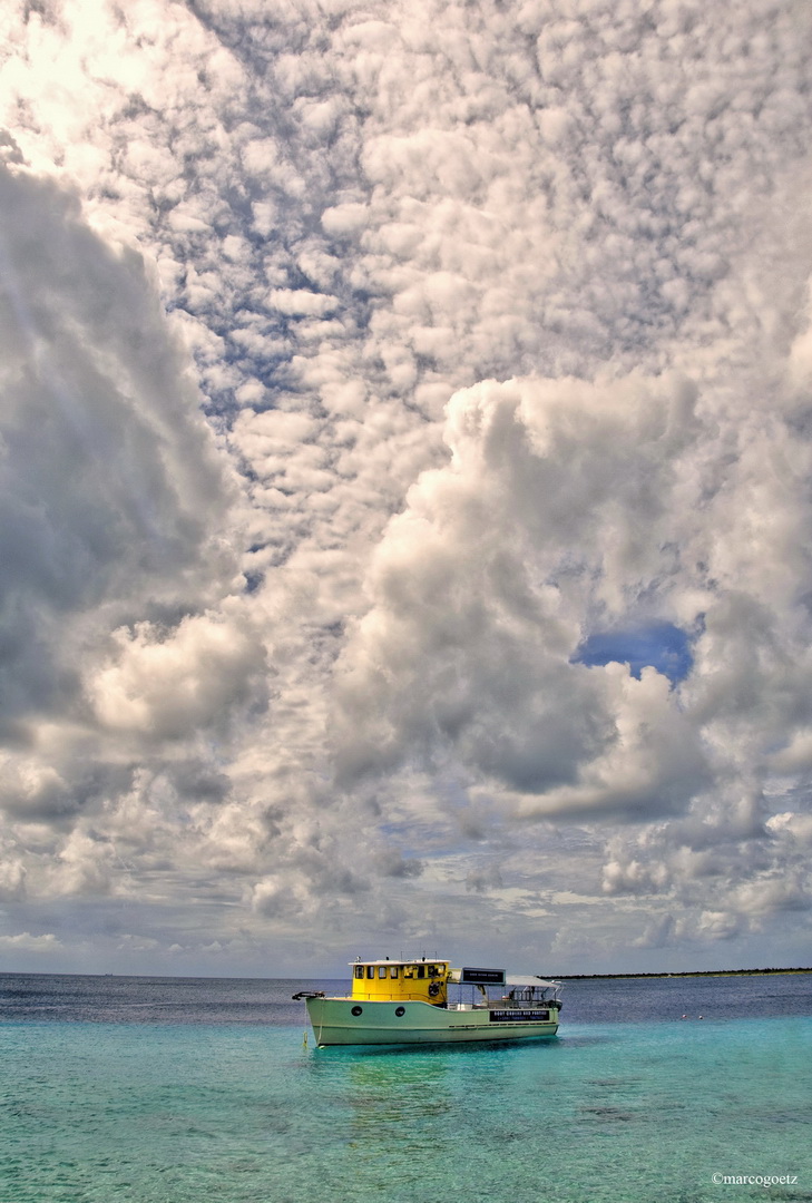 MOTORBOOT BONAIRE NIEDERLAENDISCHE ANTILLEN