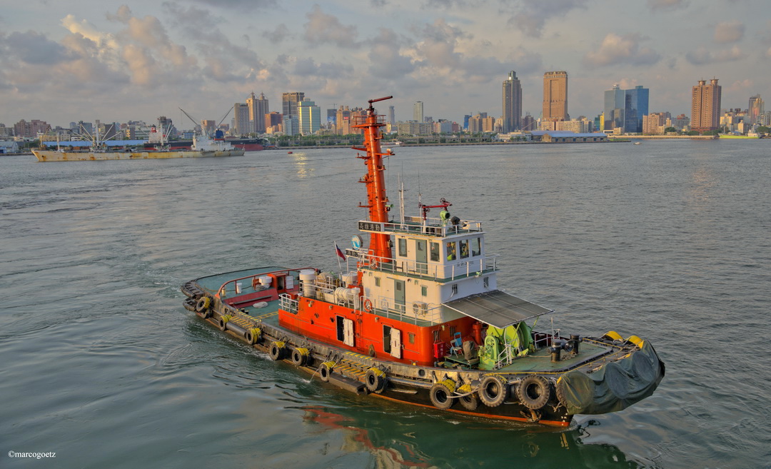 TUGBOAT KAOHSIUNG TAIWAN