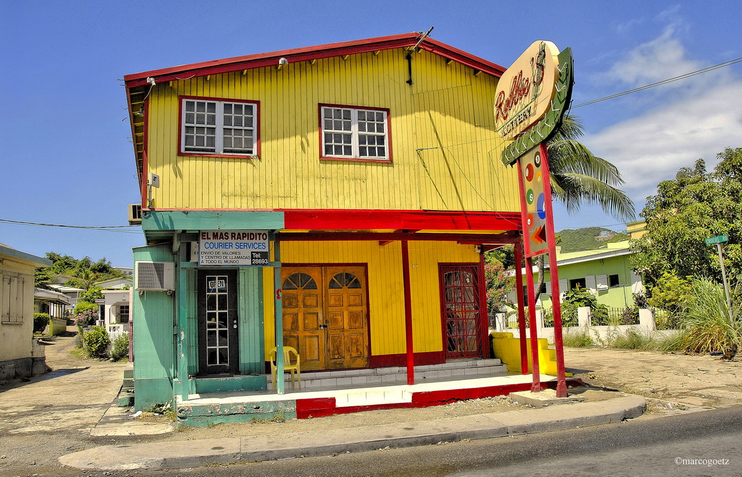 BUNTES HAUS ST MARTIN KARIBIK