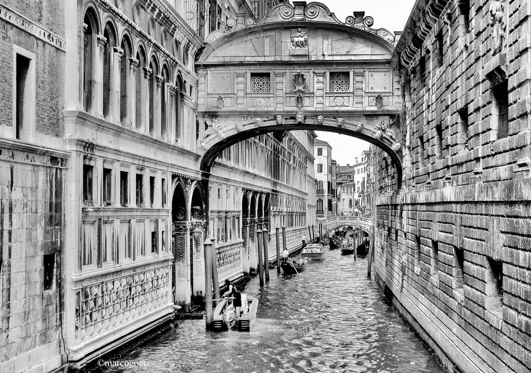 PONTE DEI SOSPIRI VENICE ITALY