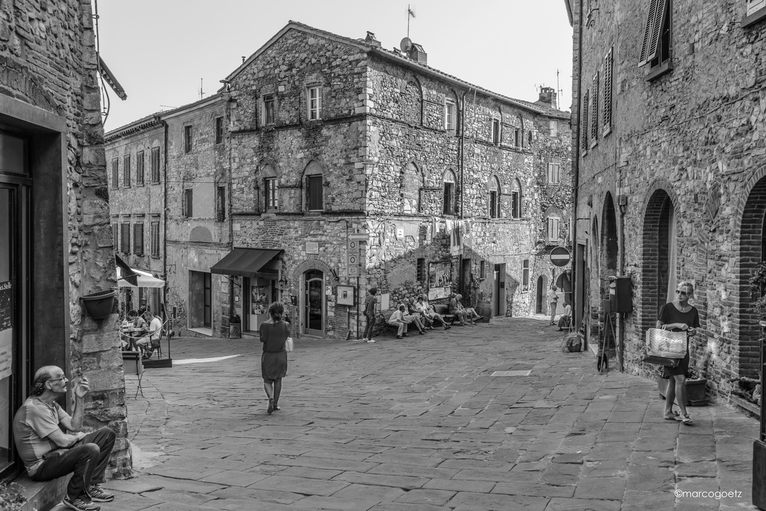 VILLAGE LIFE SUVERETO ITALY